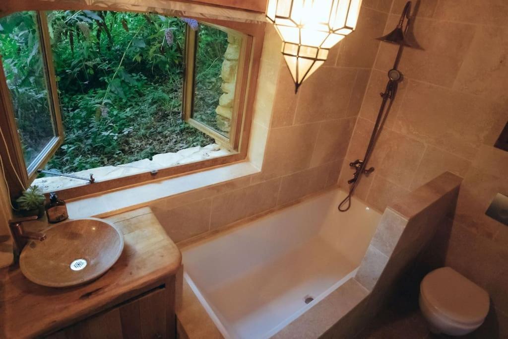 Lake House I // Alauzet Ecolodge + Nature Spa Castelnau-de-Mandailles ภายนอก รูปภาพ